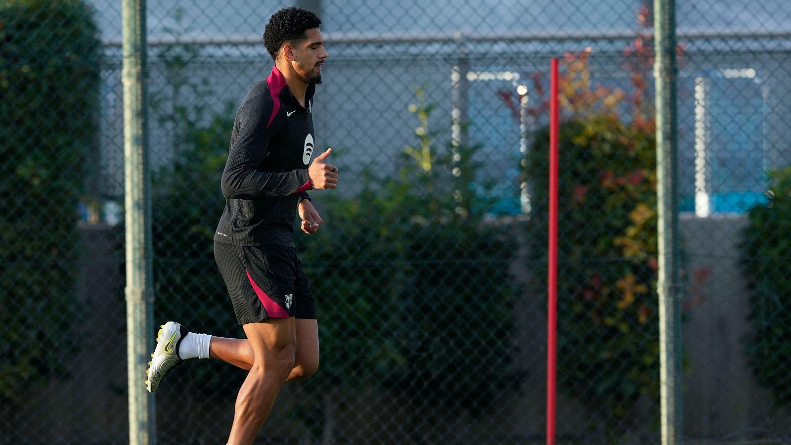 Araujo vuelve para el partido contra el Dortmund