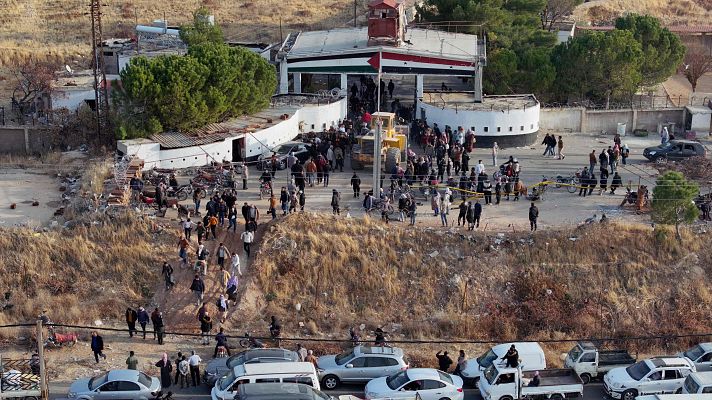 Familiares de presos buscan a sus seres queridos en Sednaya, \"el matadero humano\" | Ver