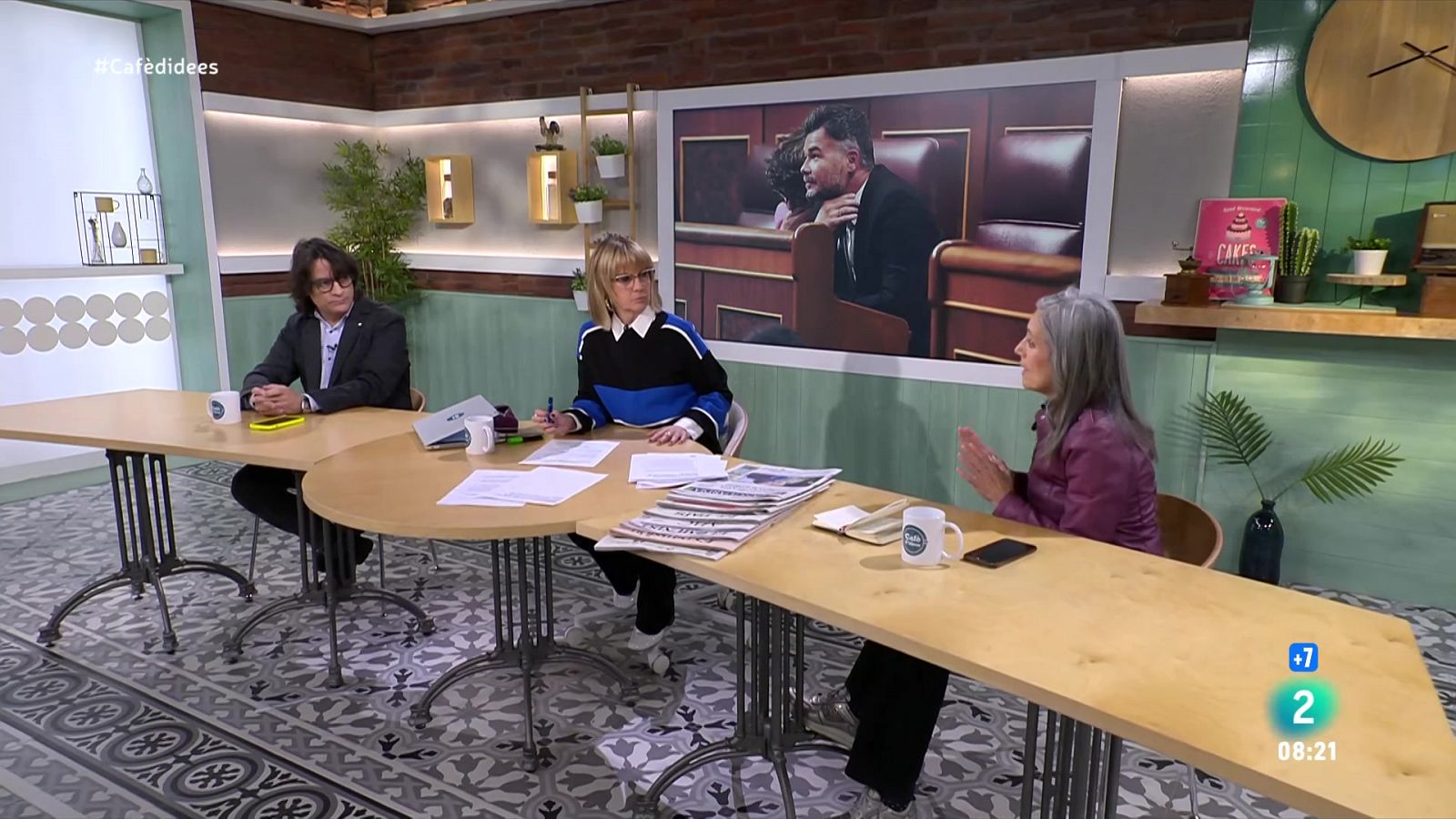 Gemma Nierga entrevista el coportaveu i secretari general de la CUP. Coneixem el documental. I Mireia Aixalà i David Selvas presenten l'obra