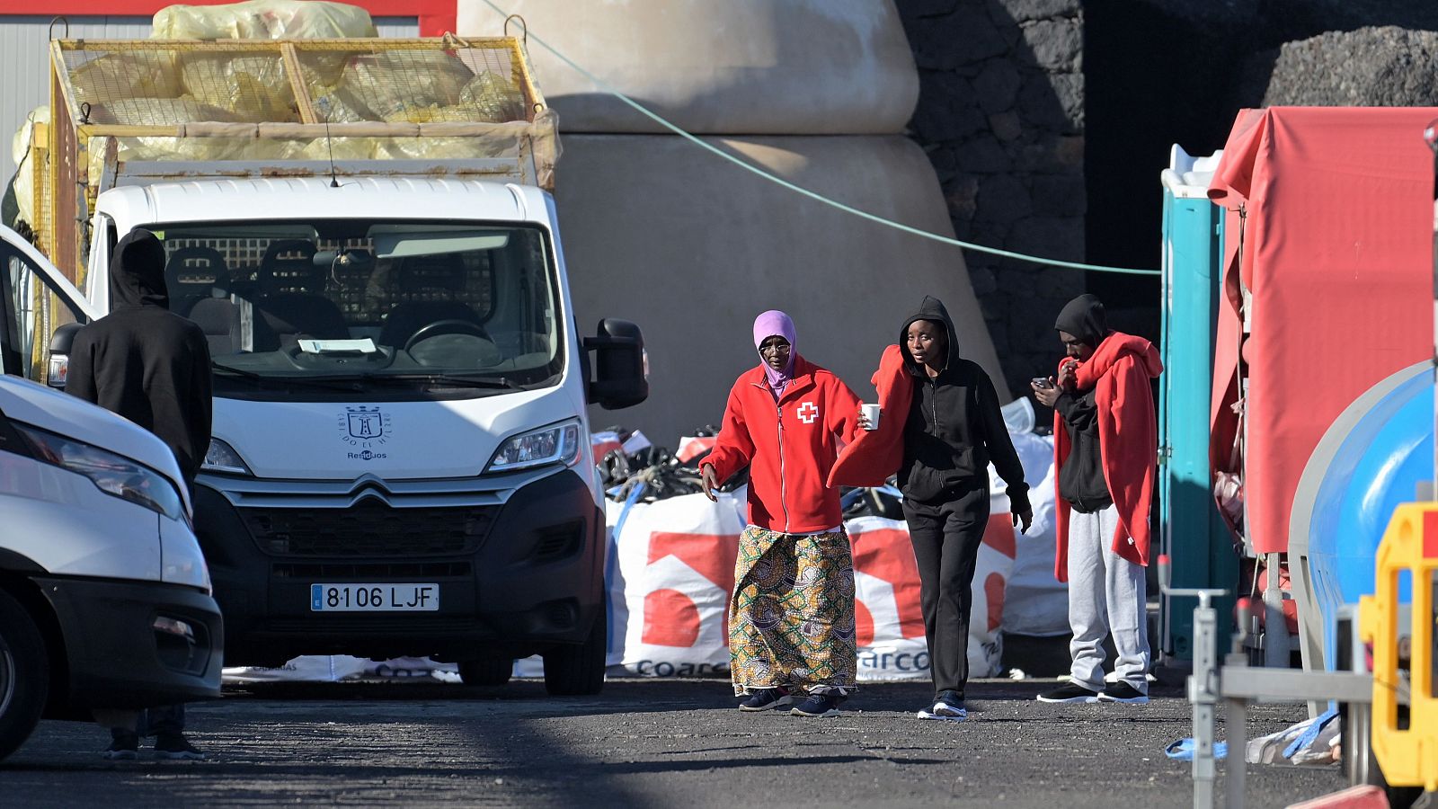 Seis muertos en cuatro cayucos llegados a El Hierro | Ver