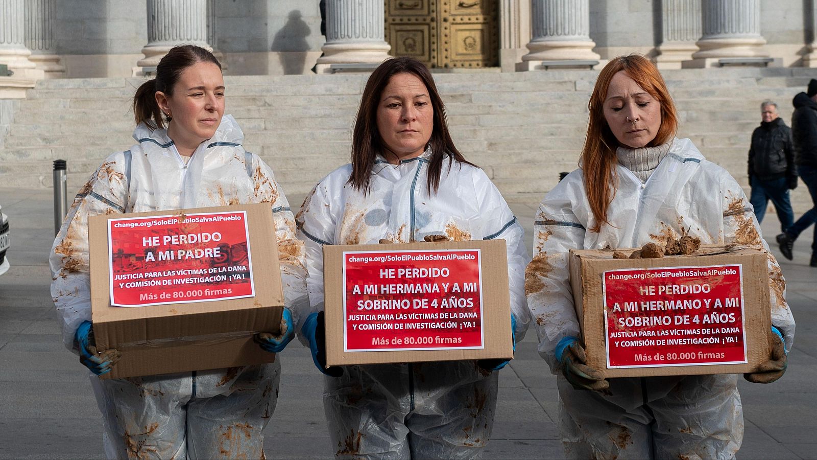 Familiares de las víctimas de Valencia reclaman en el Congreso que se depuren responsabilidades