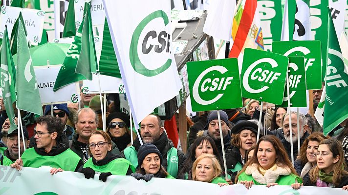 Telediario Fin de Semana - Miles de funcionarios exigen en Madrid la continuidad de Muface