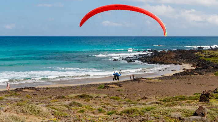 El otoño se despide con fuertes rachas de viento en Canarias, bajo Ebro y el Ampurdán