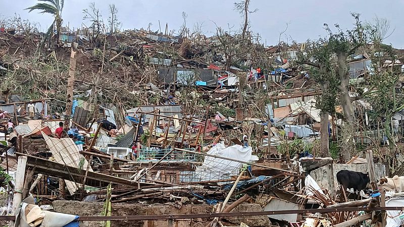 La isla francesa de Mayotte sufre el paso del tifón Chido | Ver