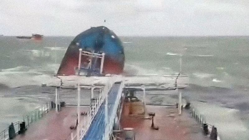 Riesgo de vertido en Crimen tras el accidente de dos petroleros rusos | Ver
