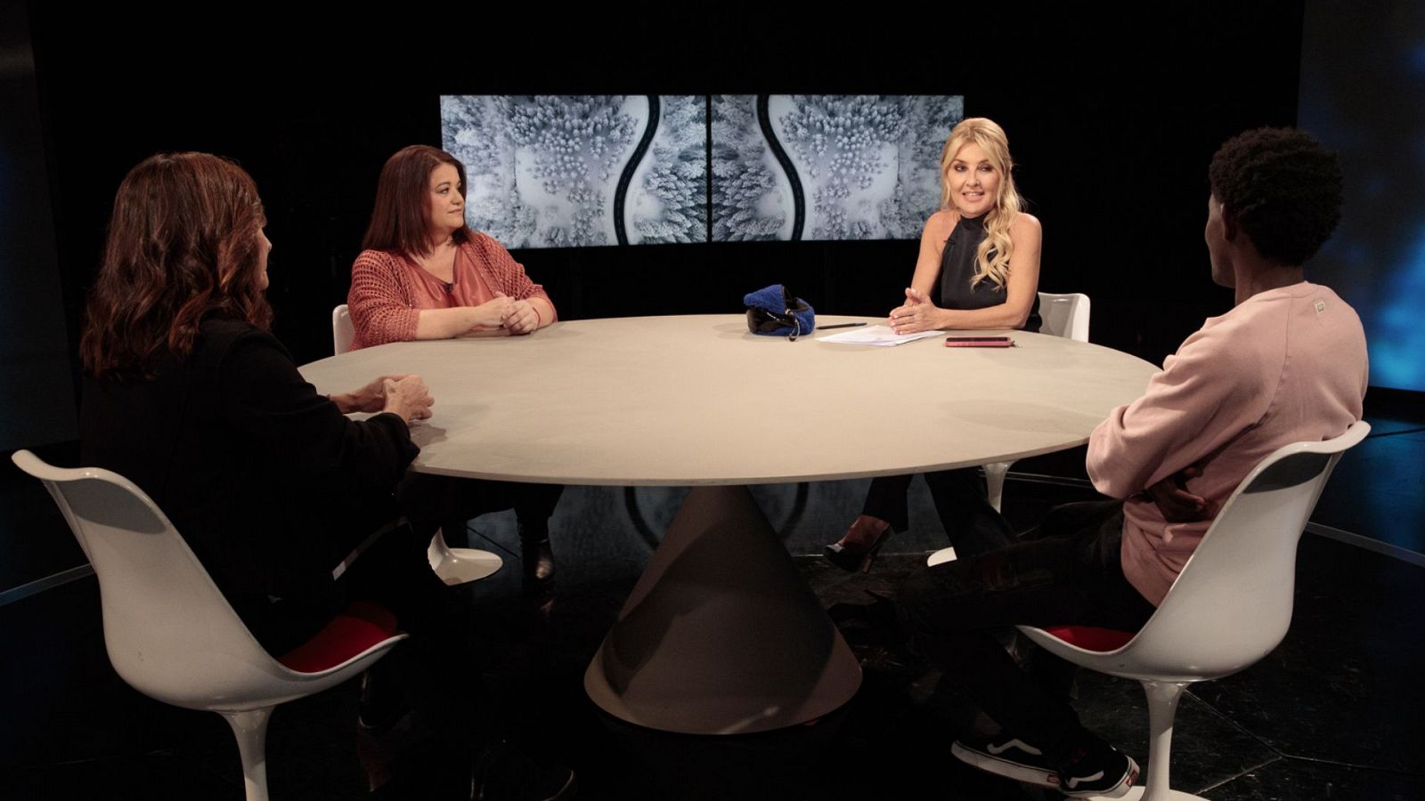 Versión española - La adopción (Coloquio) - ver ahora