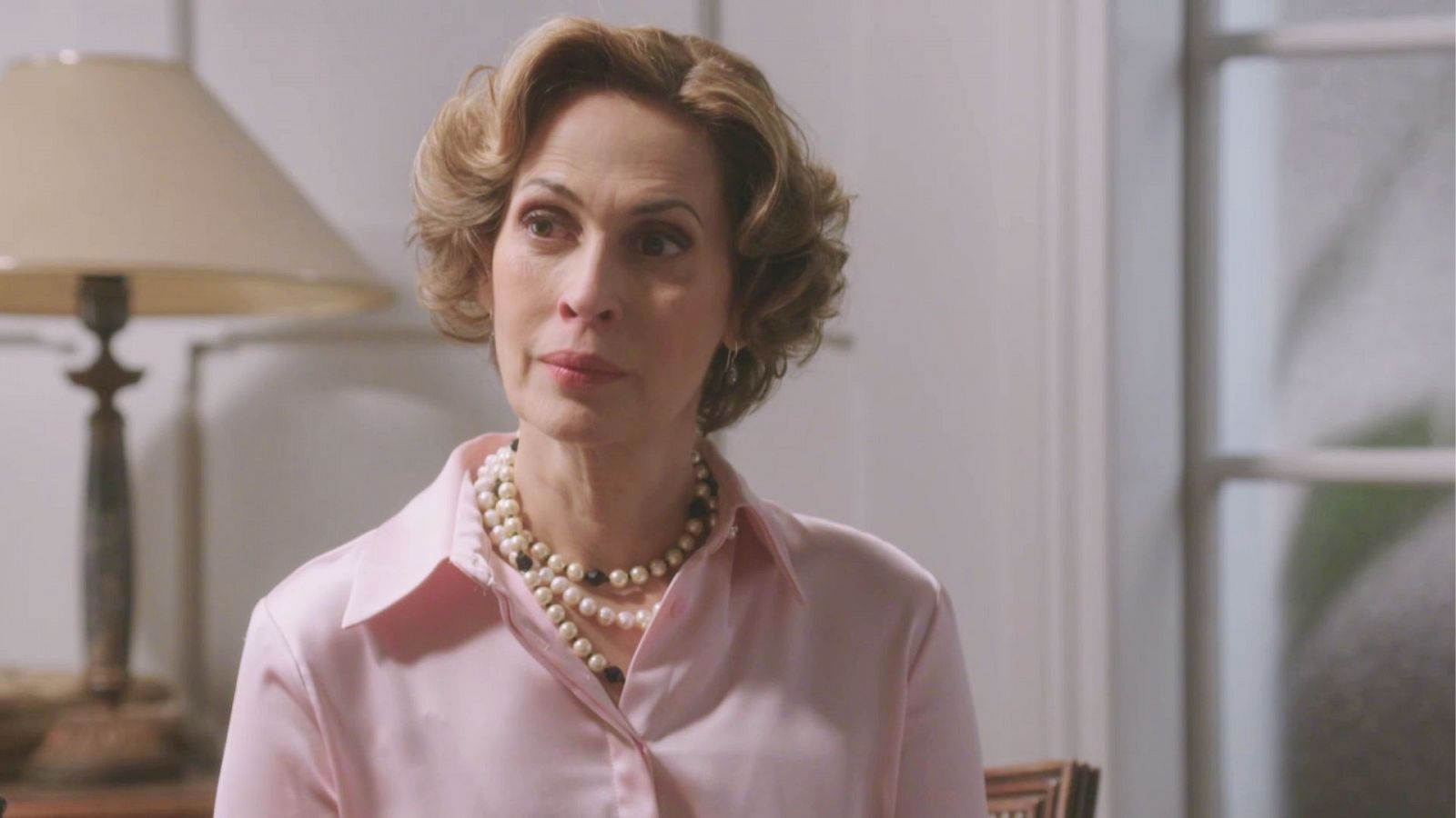 Maruja le cuenta a Emiliano que hay otro hombre en su vida - Salón de té La Moderna | Ver