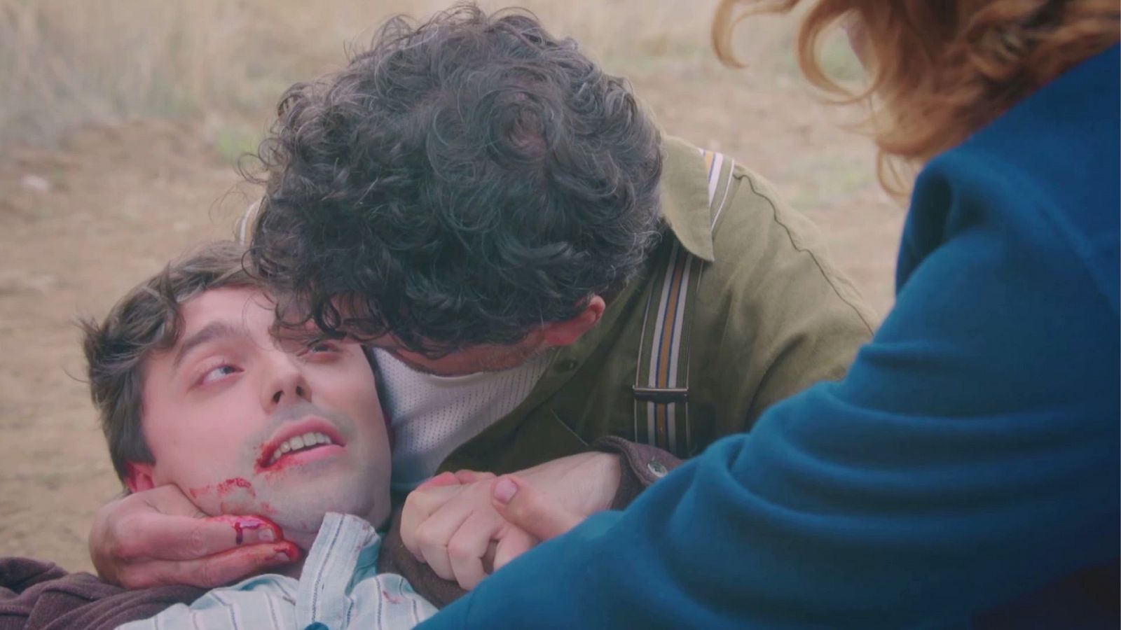 Giancarlo muere en brazos de Pietro - Salón de té La Moderna | Ver