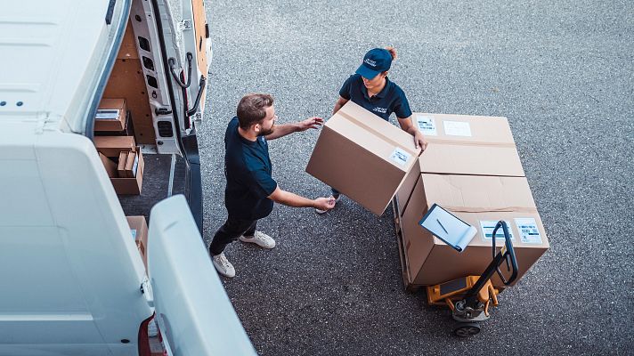 Contrataciones para Navidad: las empresas refuerzan sus plantillas con más dependientes, transportistas y camareros