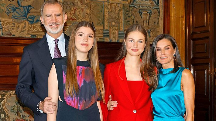 Telediario 1 - La felicitación de los reyes homenajea a las víctimas de la DANA con unos versos de Brines