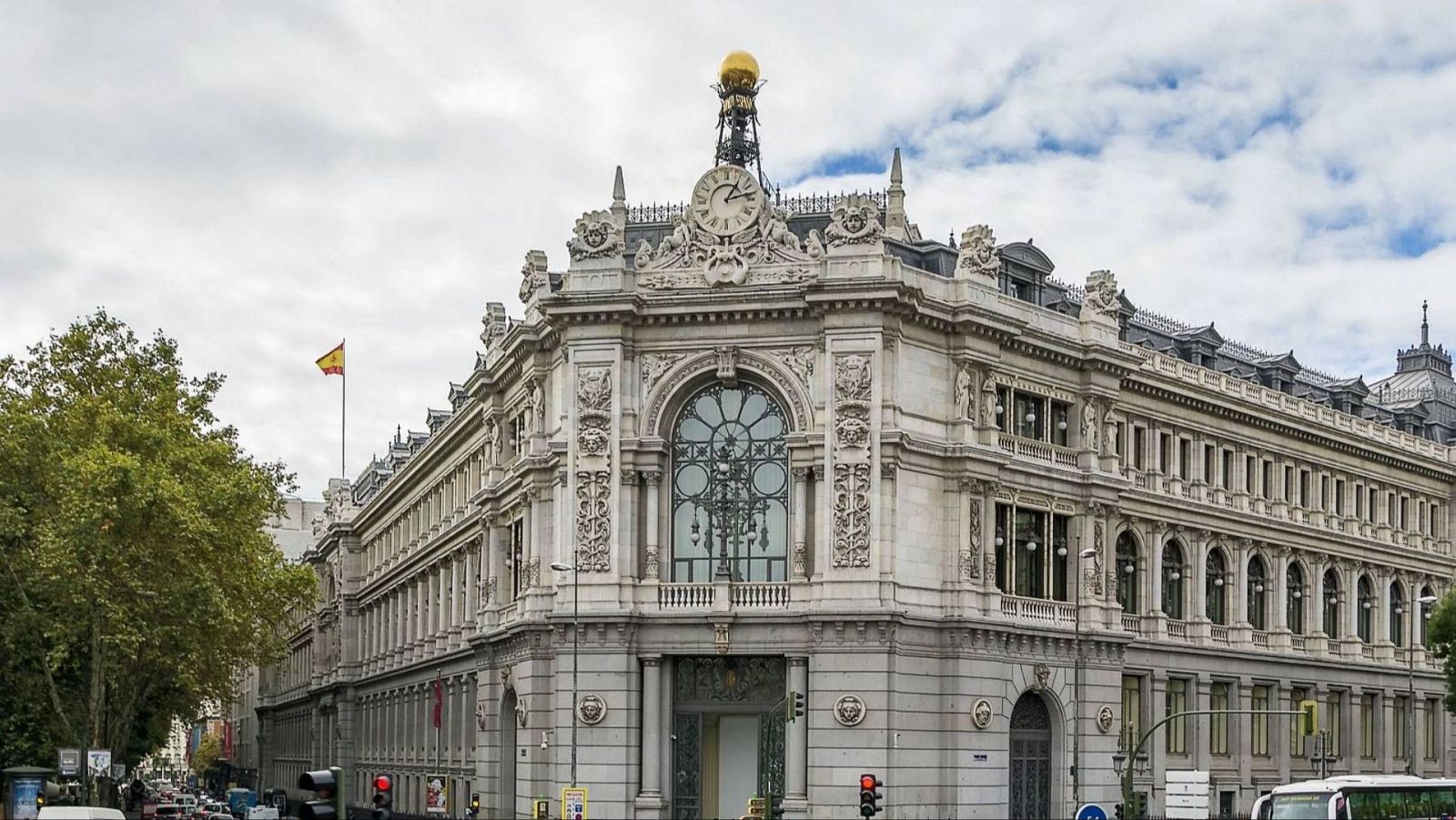 El Banco de España mejora en tres décimas el crecimiento de la economía hasta el 3,1% este año y al 2,5% el que viene