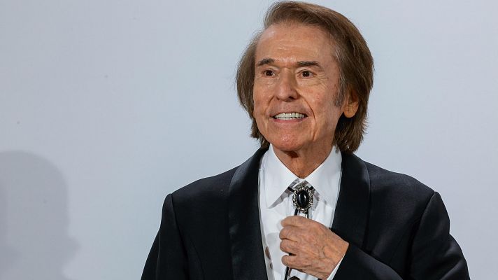 Telediario 2 - Raphael, ingresado por un problema cerebrovascular durante la grabación de 'La revuelta' con Broncano