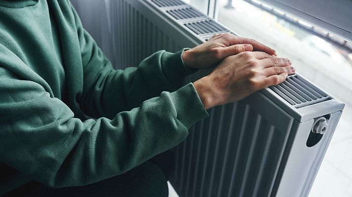 Telediario 1 - Pobreza energética: varias organizaciones sociales piden que la prohibición de cortar el suministro sea permanente