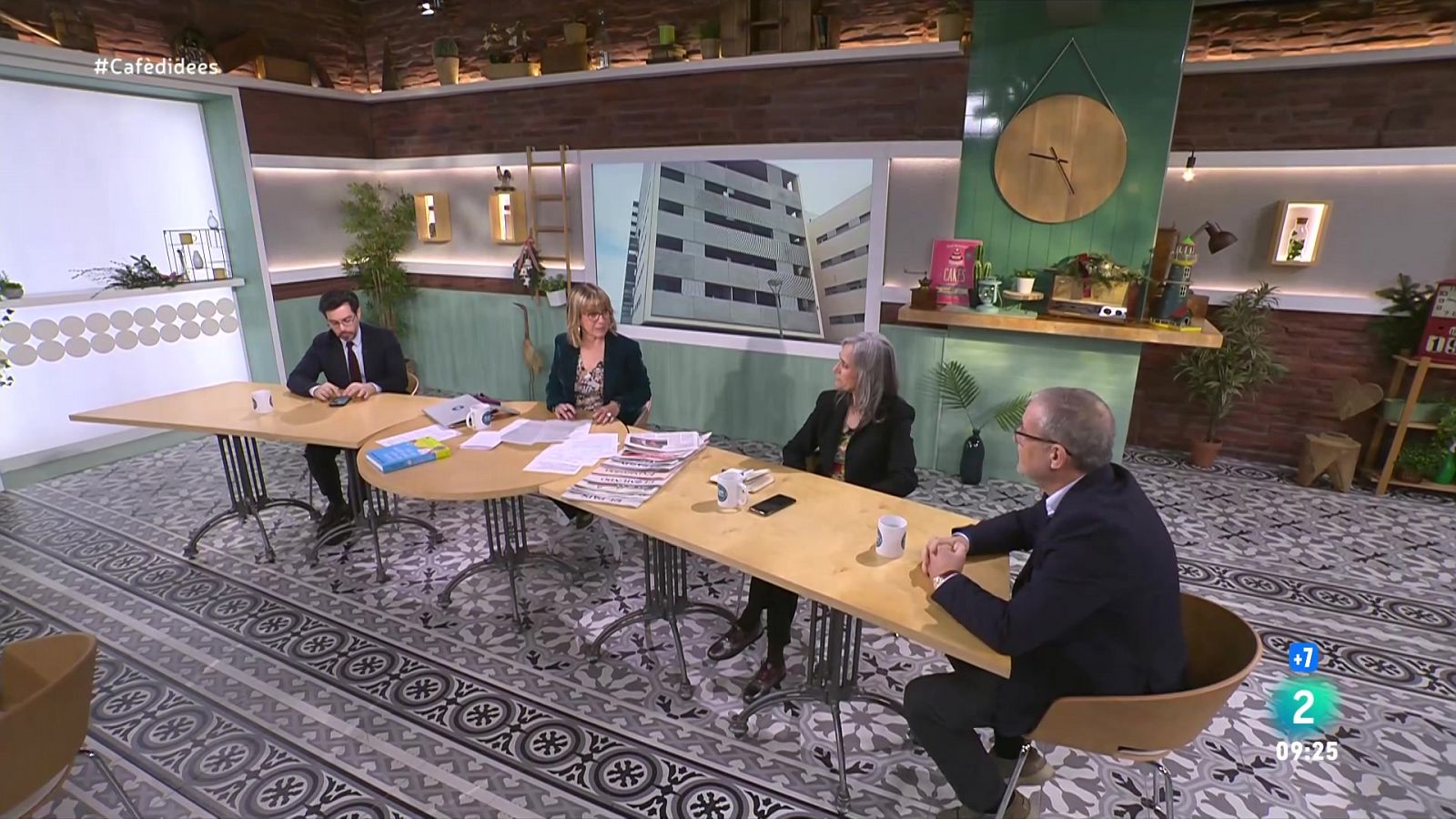 Gemma Nierga entrevista la presidenta dels Comuns. El periodista presenta 'Cocina de aquí para gente de hoy'. I parlem del règim sancionador