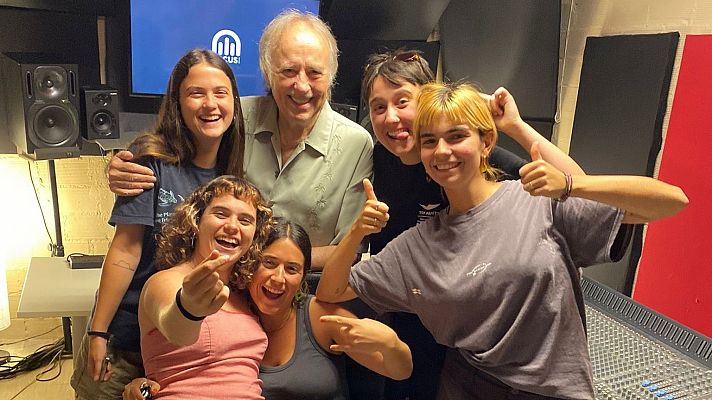 Telediario 1 - Serrat participa en la nueva versión de uno de sus clásicos: 'Palabras de amor'