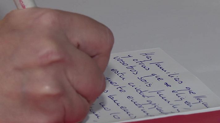 Telediario 1 - Enviar postales navideñas por correo: una tradición que perdura en el tiempo