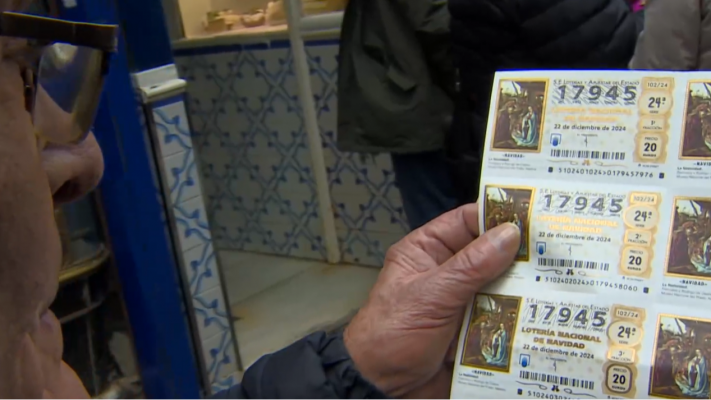 Telediario 1 - Las historias más especiales de la Lotería de Navidad en Doña Manolita