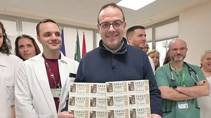 Noticias Andalucía - Un "gracias" en forma de décimo tras salvarle la vida