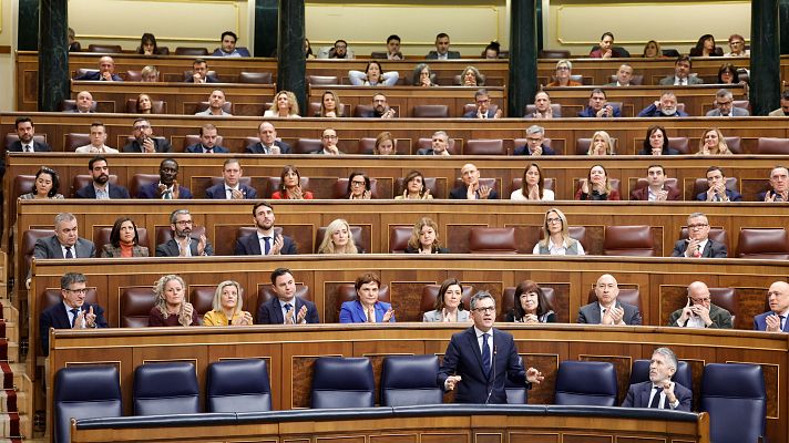 Telediario 2 - PP y Junts acercan posturas y tumban el impuesto a las energéticas en un nuevo revés al Gobierno