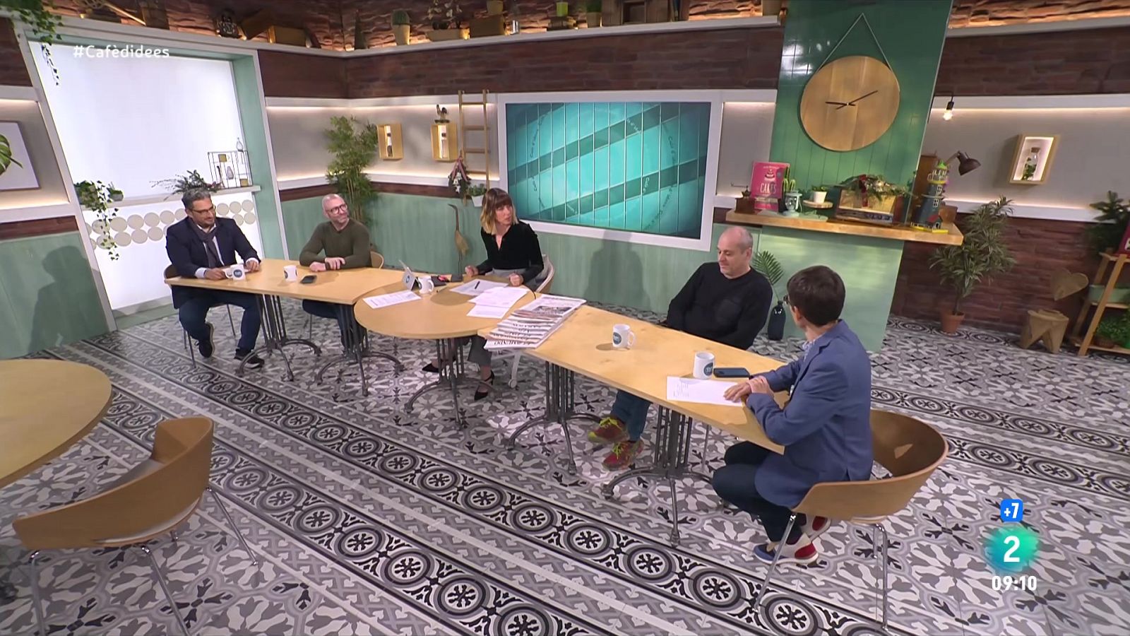 L'actriu presenta la pel·lícula 'Un lío de millones'. El catedràtic en Dret Processal repassa l'actualitat judicial. I parlem del Dakar amb el xef