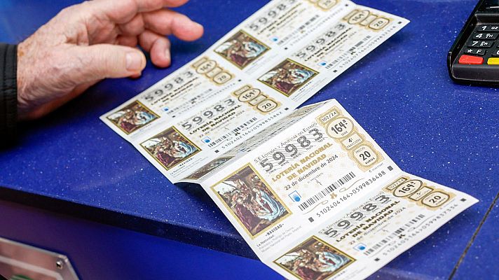 Telediario 1 - Seis chicos de Sevilla devuelven 70 décimos y más de mil euros perdidos a su dueño