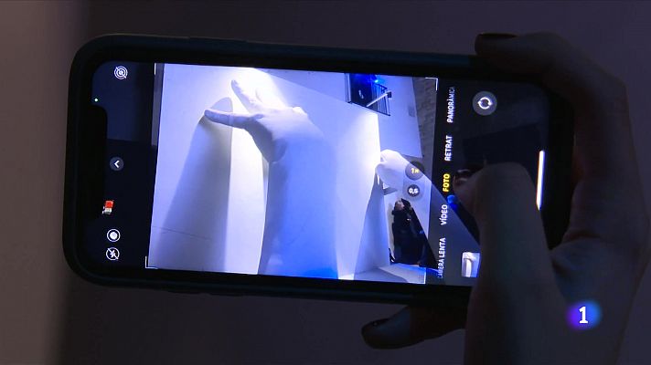 L'Informatiu - Les mans de Lorenzo Quinn viatgen de Venècia al Moco de Barcelona