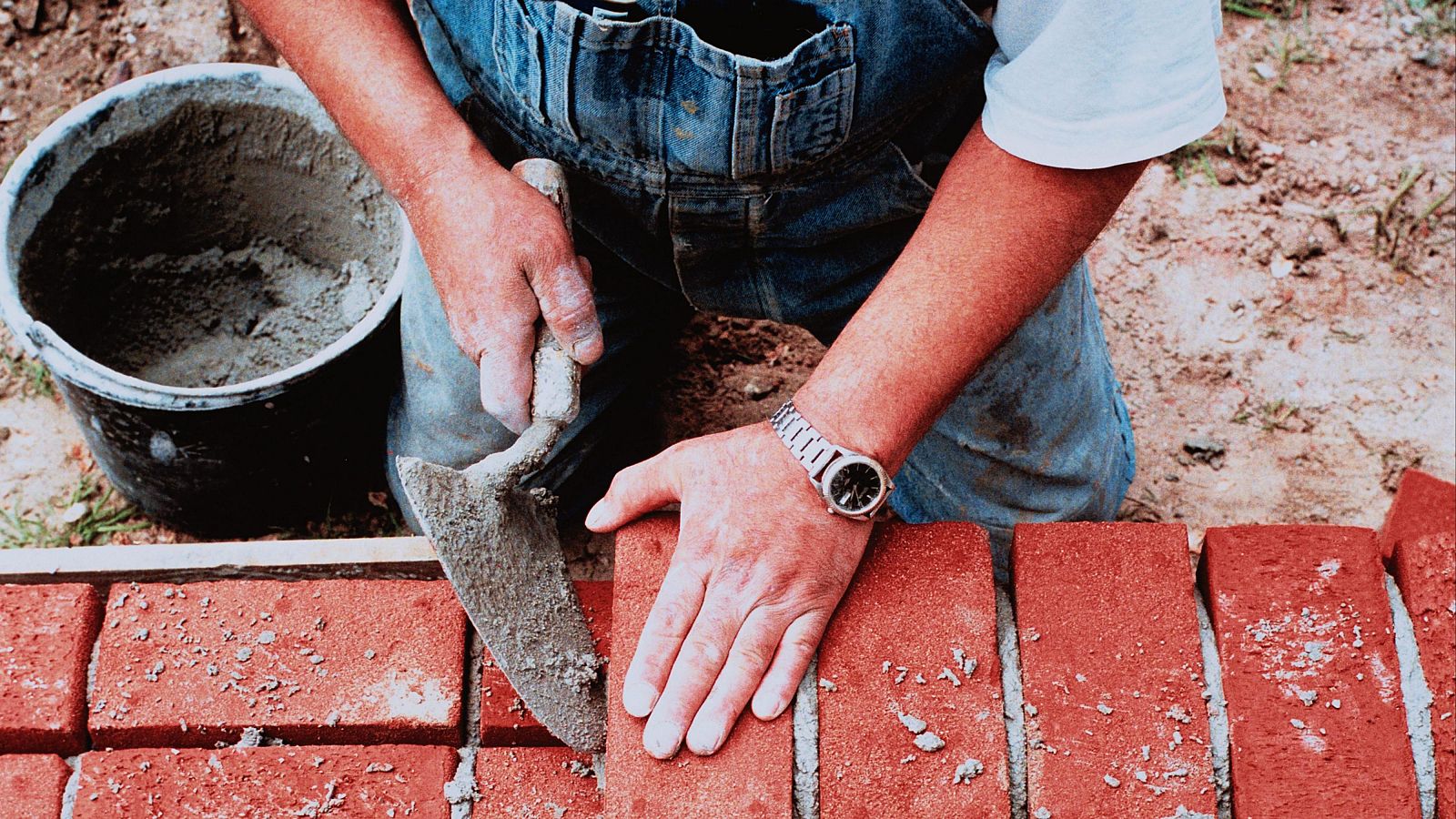 Trabajo: así se acordó la jornada laboral de 40 horas en 1983 - Telediario 1 | Ver