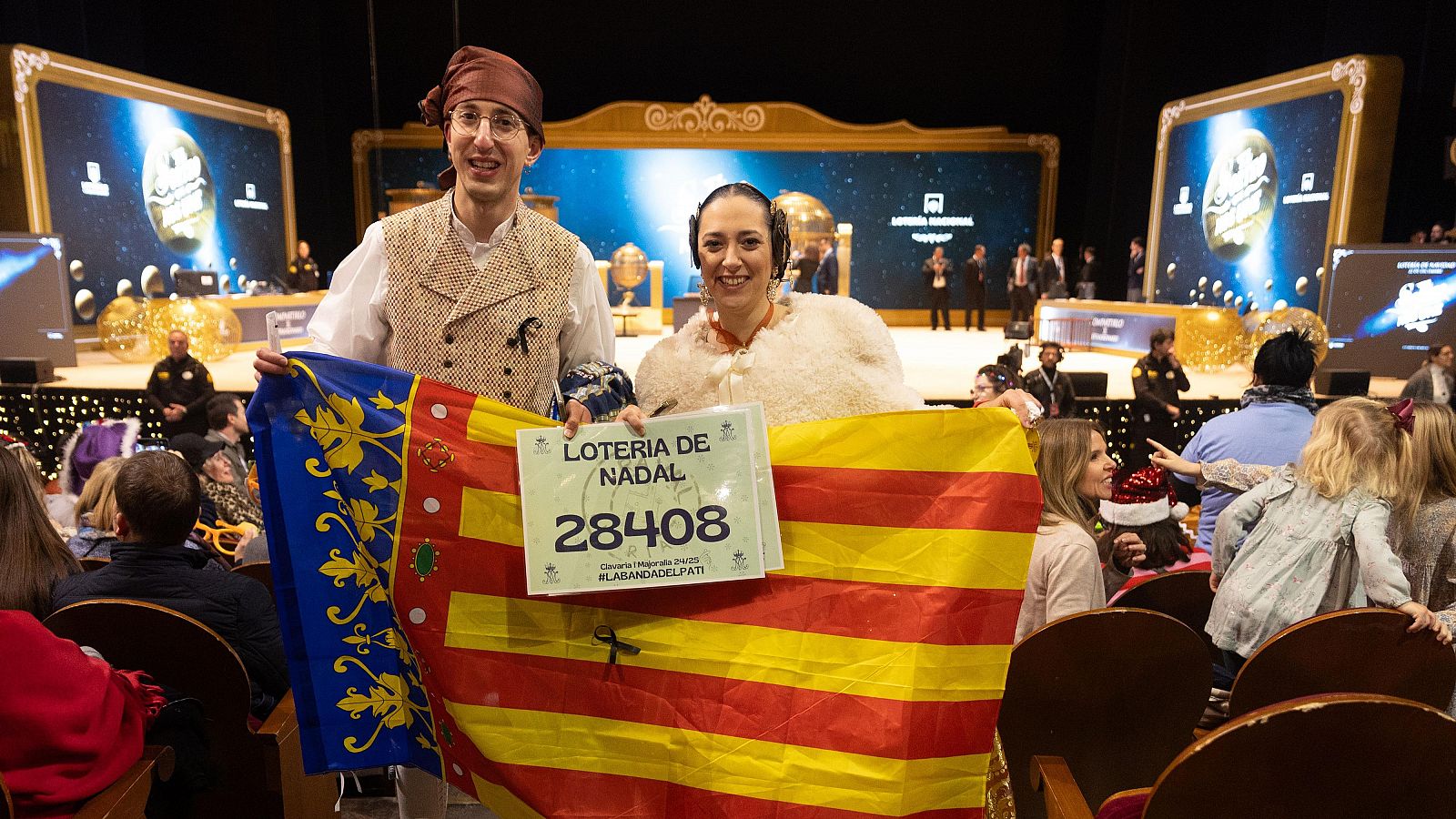 Elena y Vicent, dos falleros en el Teatro Real