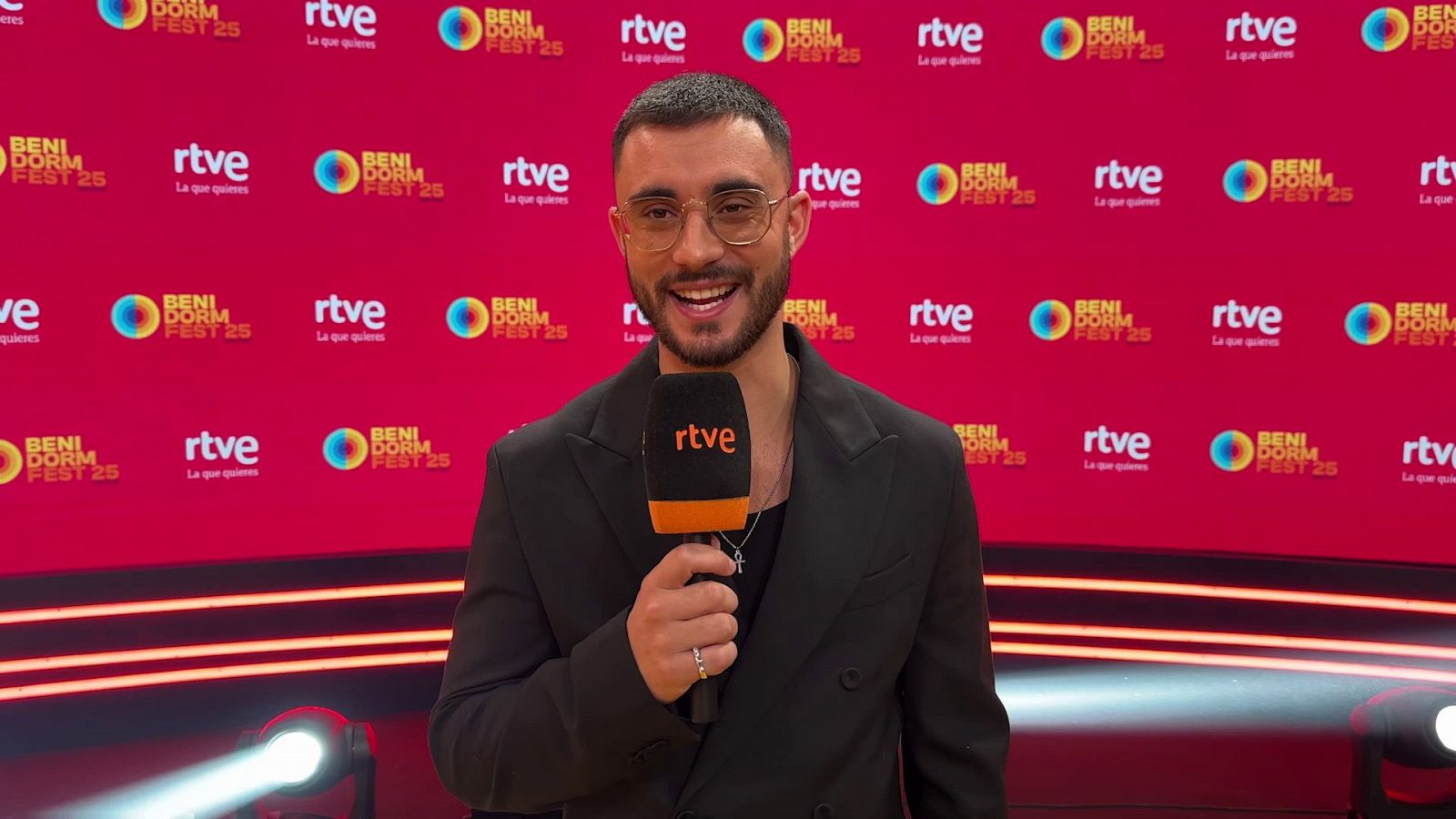 Benidorm Fest 2025 | DAVID AFONSO habla sobre "AMOR BARATO" - Benidorm Fest | Ver