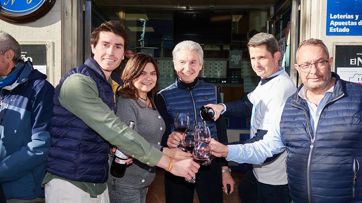 Celebración con Rioja en la administración de Logroño que ha vendido El Gordo íntegro