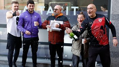 El 11.840, tercer premio de la Lotera de Navidad, sonre a media Espaa | Ver