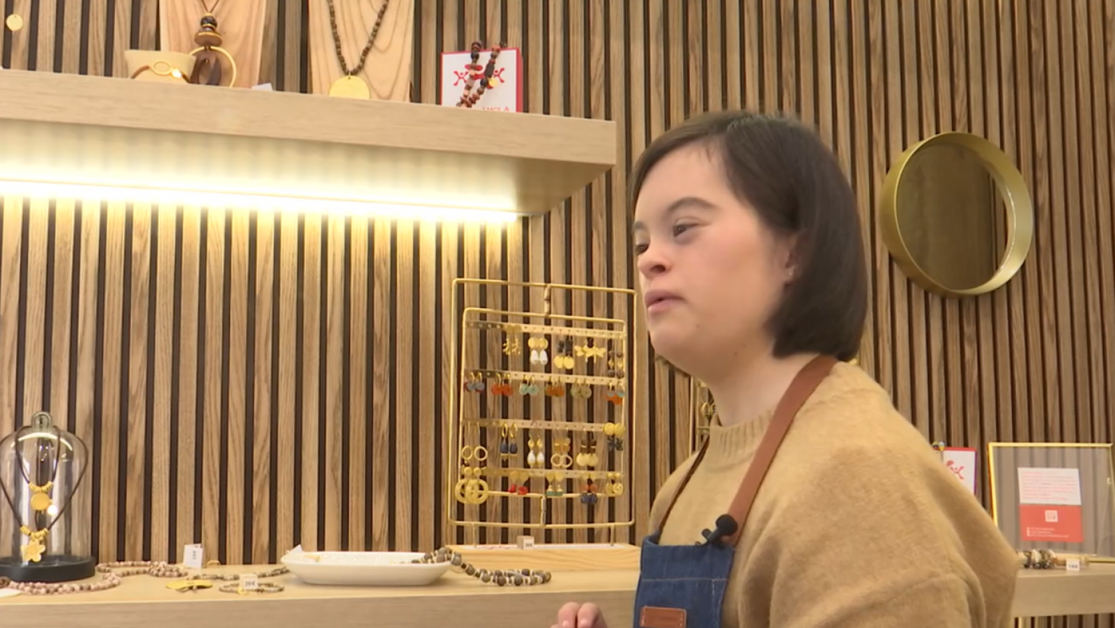 La primera persona con síndrome de Down que abre una tienda en España | Ver