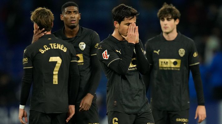 Telediario 2 - El Valencia busca entrenador para salvar la peor primera vuelta de su historia