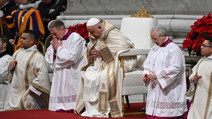 El papa Francisco celebra desde el Vaticano la Misa del Gallo e inaugura el Jubileo