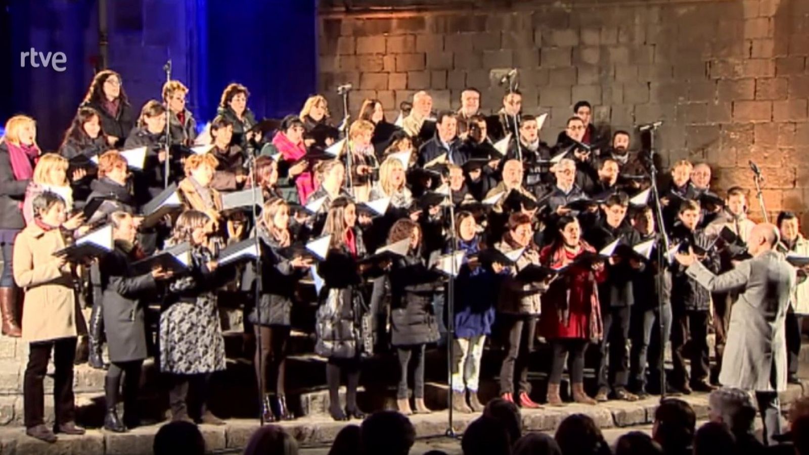 Arxiu TVE Catalunya - L'Orfeó Català canta nadales a la plaça del Rei