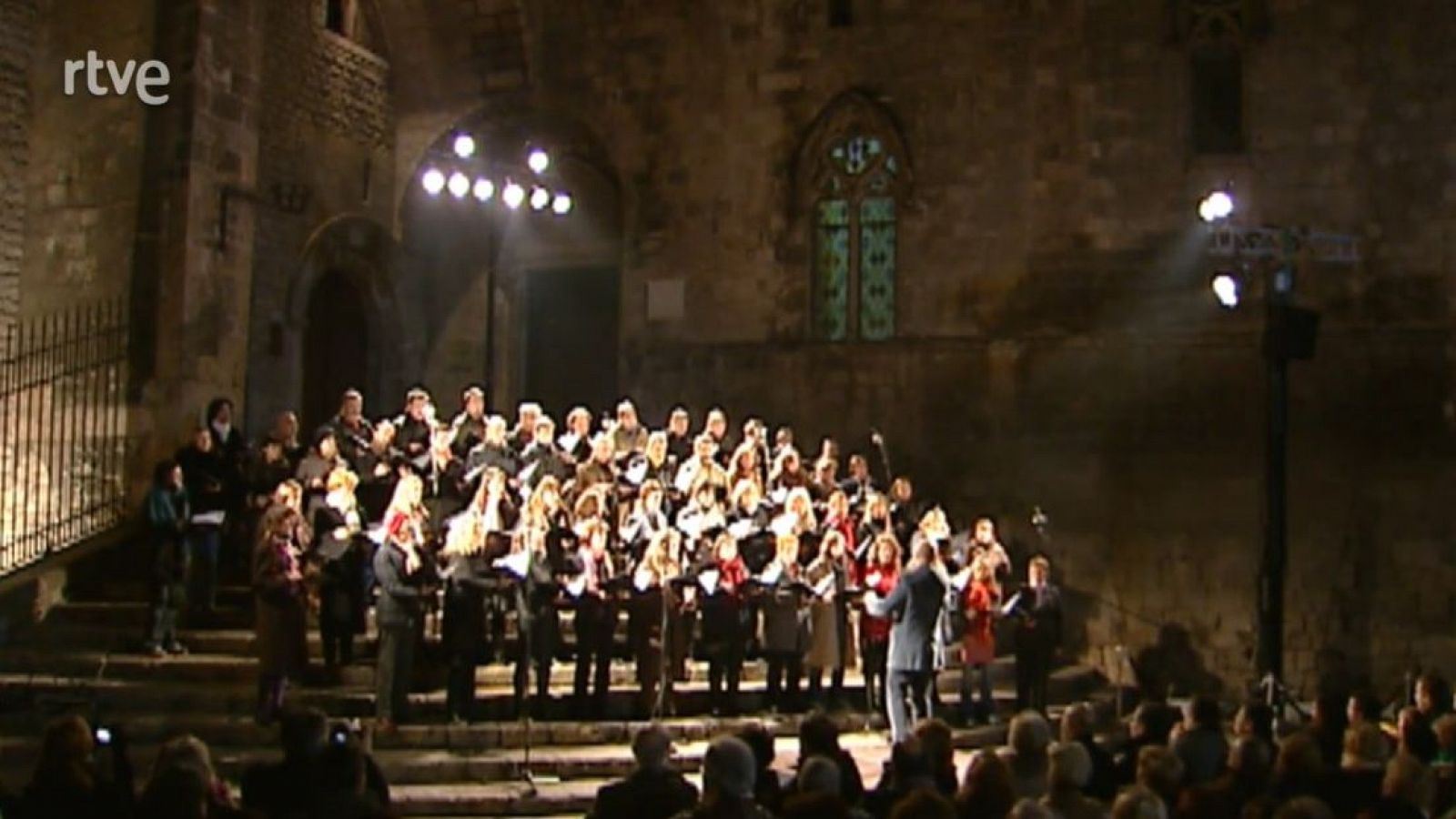 Arxiu TVE Catalunya - Concert de nadales de l'Orfeó Català a Barcelona, a la plaça del Rei