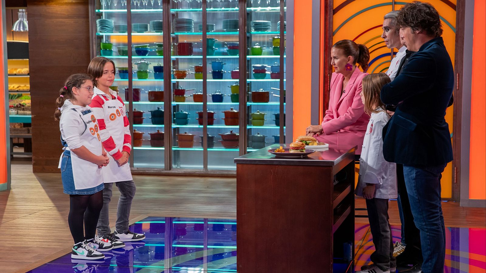 Sofi sorprende y habla en inglés con el jurado - MasterChef | Ver