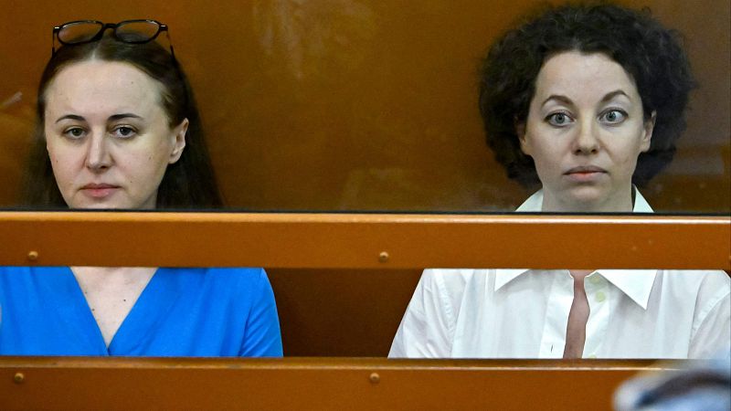 Condenan a dos artistas críticas rusas por "justificar el terrorismo" | Ver