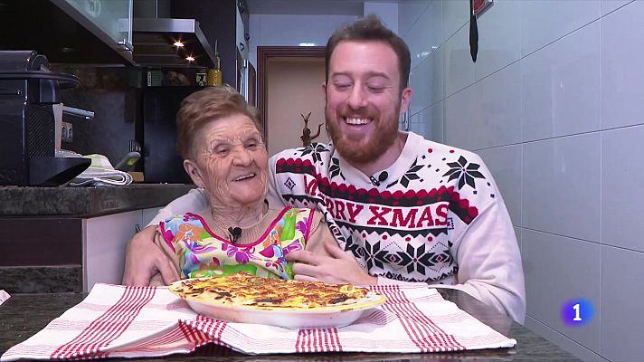 L'Informatiu - La iaia tiktoker ens ensenya com es preparen els canelons