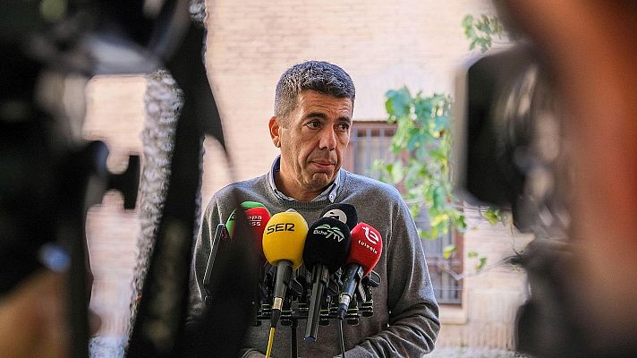 Telediario 2 - Nueva versión sobre la comida de Mazón: acudió como líder de los populares valencianos