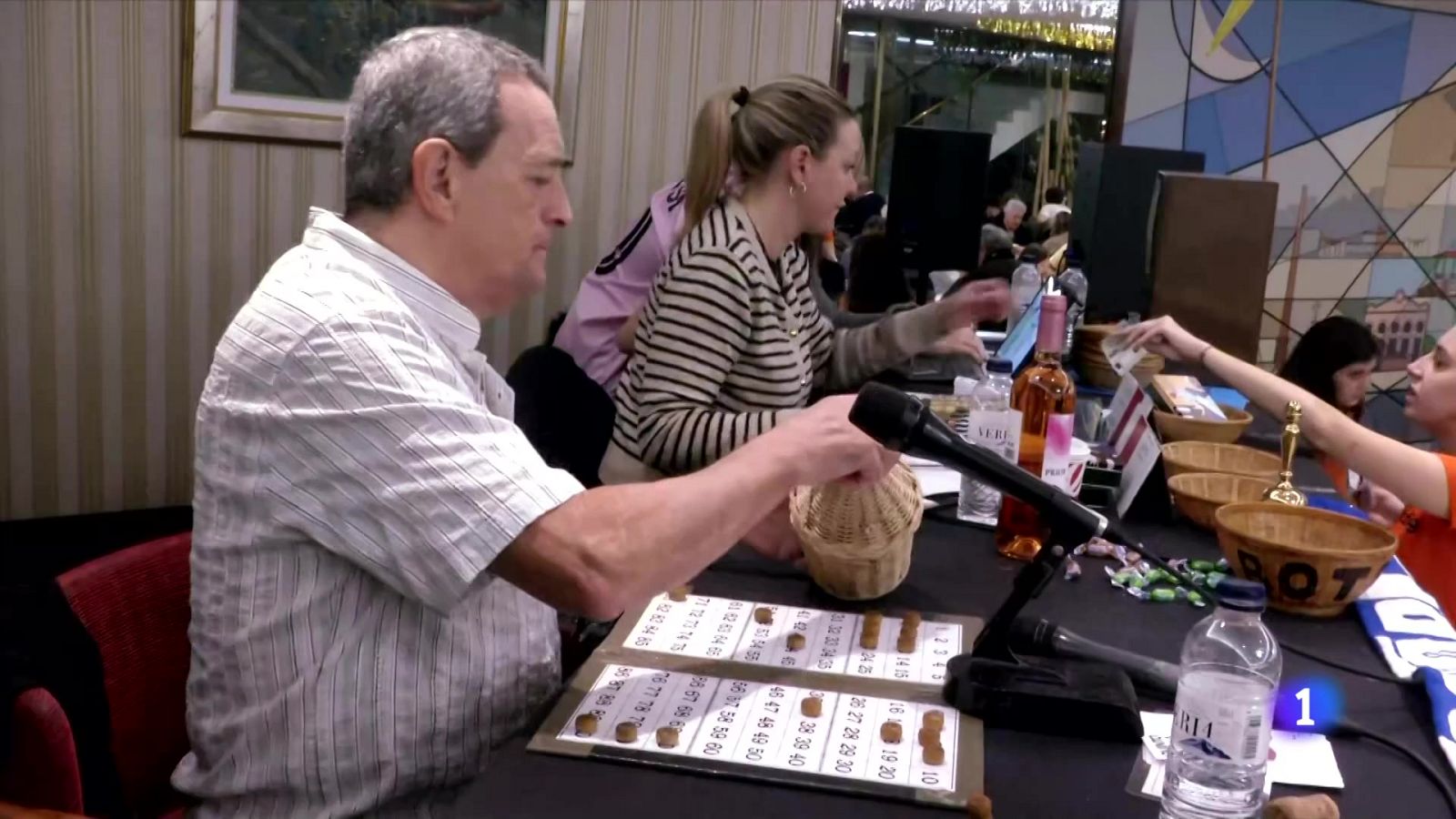 Lloros i cotorres són l'ànima dels 'quintos' - L'Informatiu | Veure