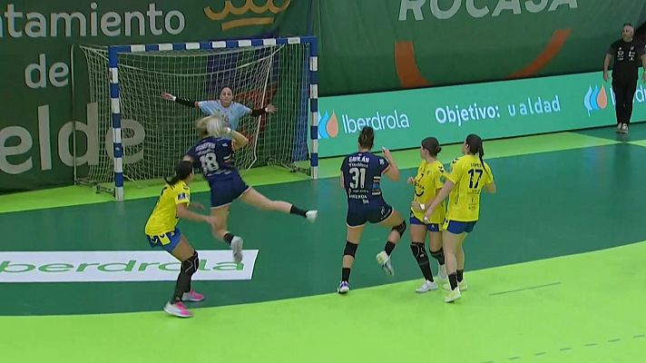 El clásico femenino de balonmano entre Gran Canaria y Bera Bera acaba con empate en el último segundo