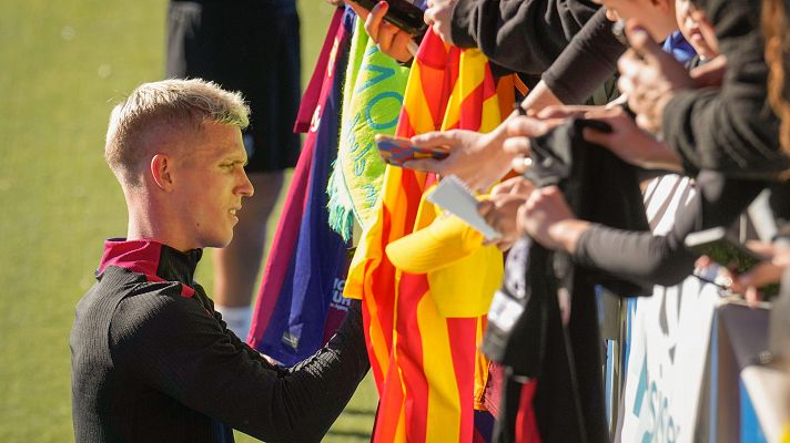 Dani Olmo, protagonista del entrenamiento del Barça ante su público