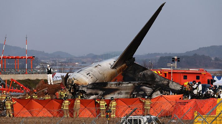 Telediario Fin de Semana - Mueren 179 personas al estrellarse un avión en el aeropuerto de Muan, Corea del Sur