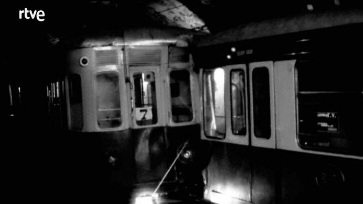  - Accident amb ferits en xocar dos metros a l'estació de Lesseps