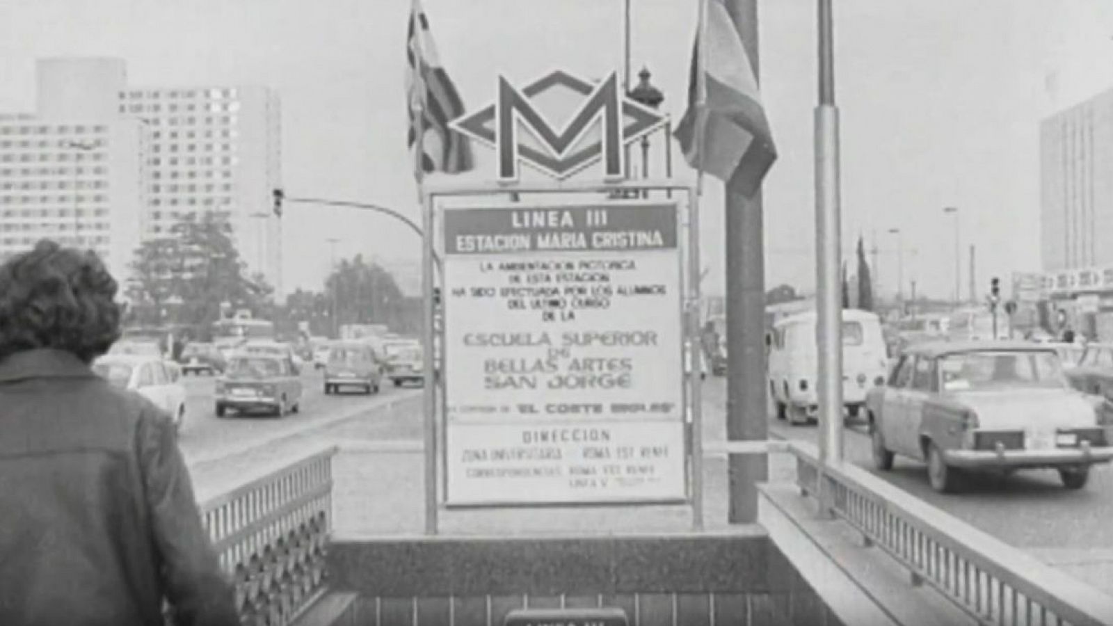 Nodo - Noticias de Barcelona 1975 - Mural de los alumnos de Bellas Artes San Jorge en el metro - NO-DO | Ver