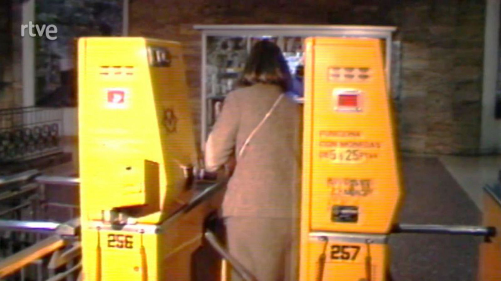 Metro de Barcelona: centre de control i taquilles - Arxiu | Veure