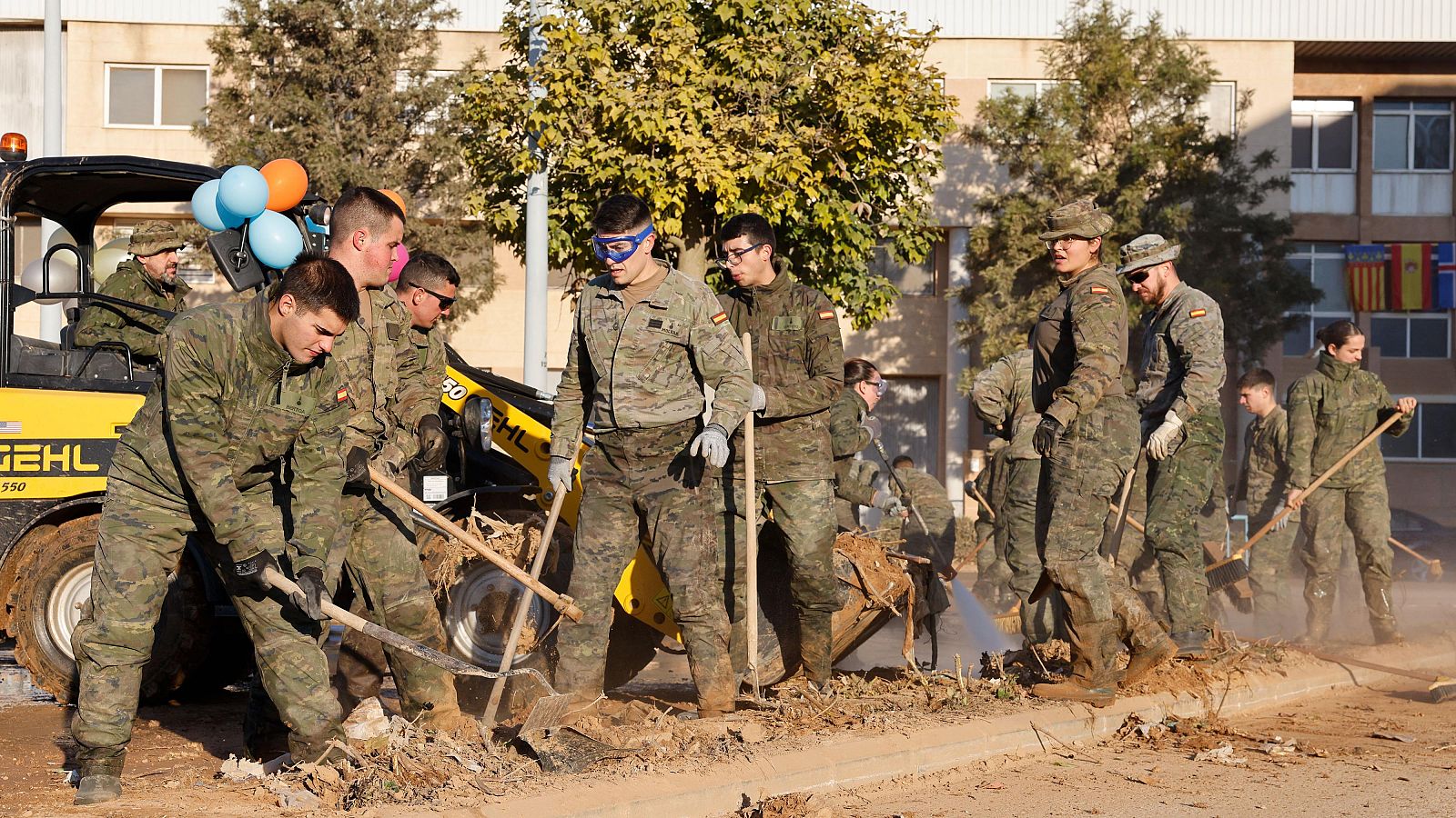 Los militares continúan trabajando en Nochevieja en la zona cero de la dana