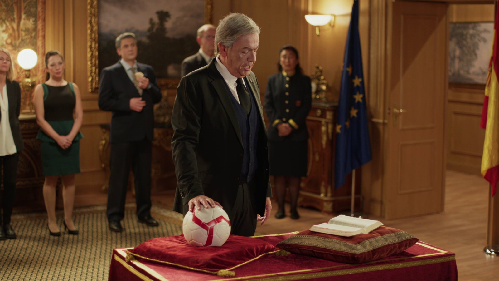 Operación IA IA oh - La IA nombra presidente del Gobierno a Carlo Ancelotti - Especiales Nochevieja con José Mota | Ver