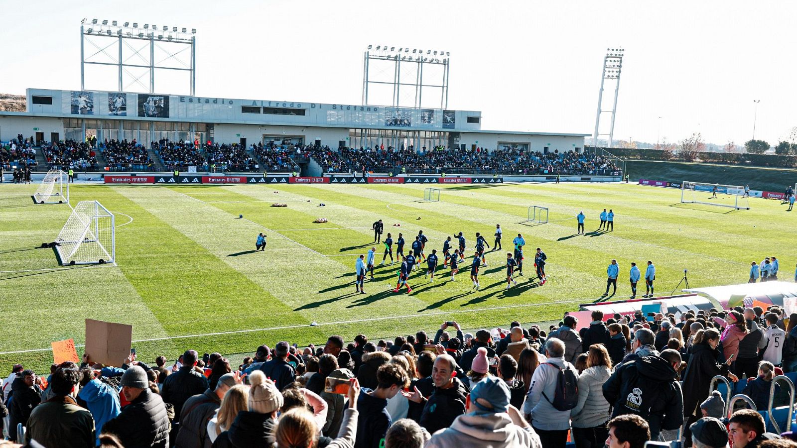 Lleno en el último entrenamiento del Real Madrid en 2024